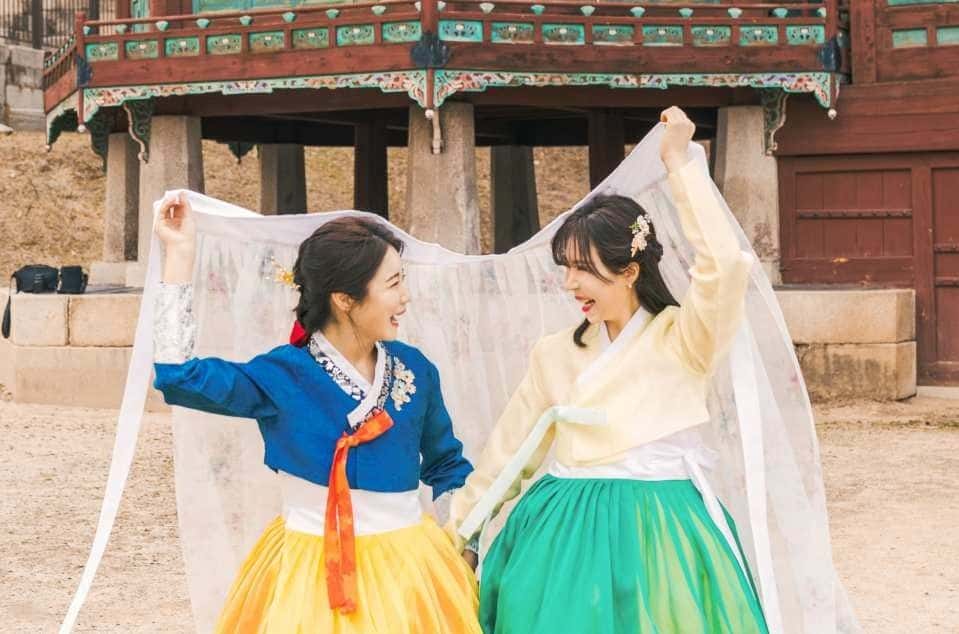 Hanbok Experience (Hanboknam Gyeongbokgung Store) with Korean Hairstyling3