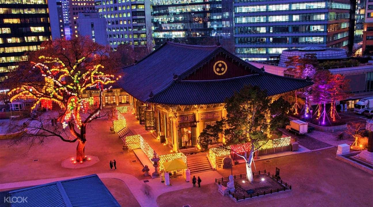 N Seoul Tower, Royal Palace, and Foodie Market Night Tour2