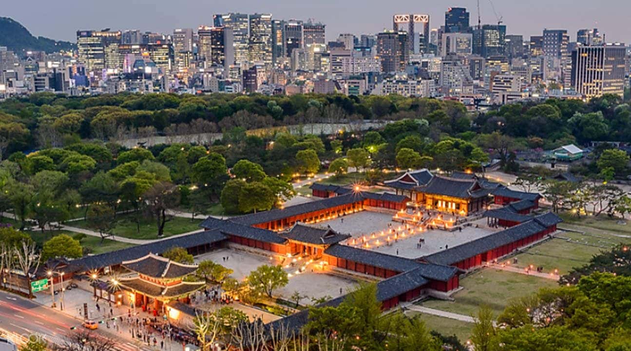 N Seoul Tower, Royal Palace, and Foodie Market Night Tour4