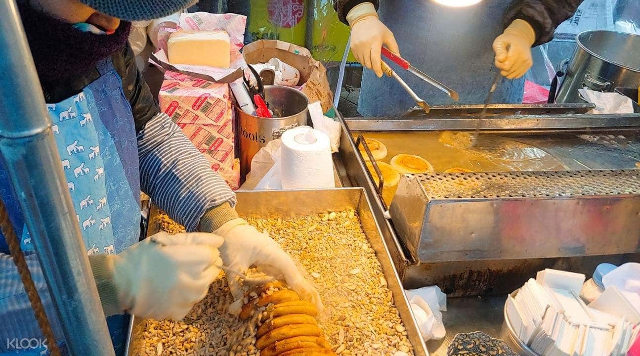 Nampo & Bupyeong Market Night Tour with Korean Food Tasting Experience2