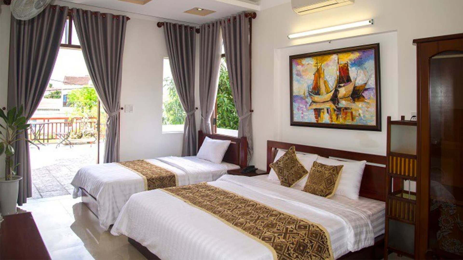 travel-story-1741057996_5af80919f98a1e46a986-0