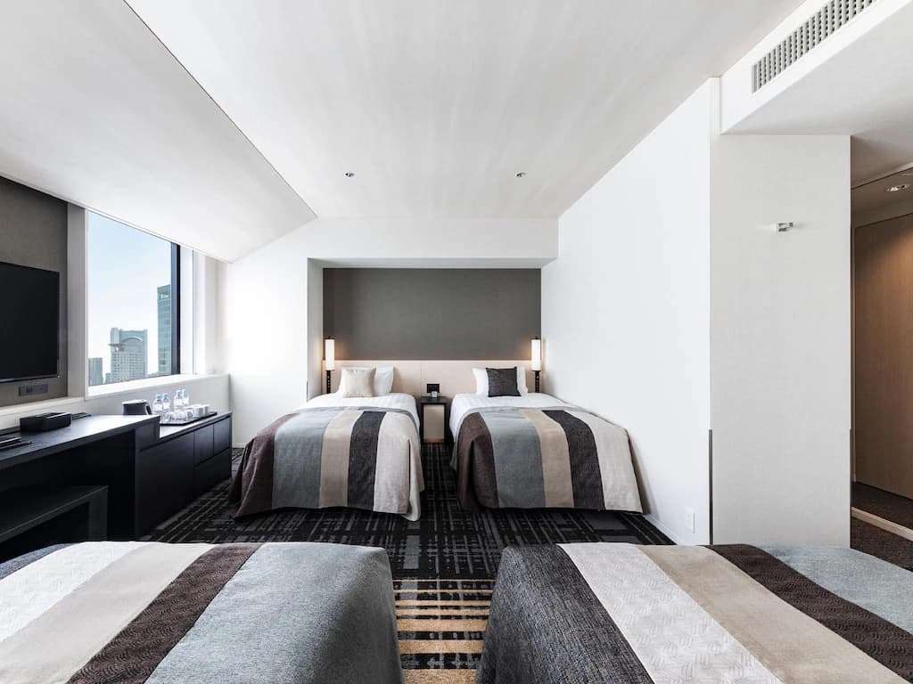 travel-story-1756873698_713cdbba1ed1ea9a3b7f-0