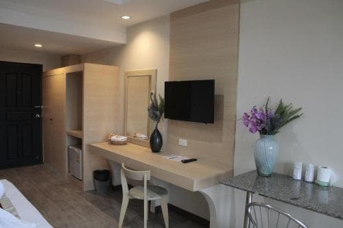 Deluxe Double Room (2 Adults + 1 Child)
